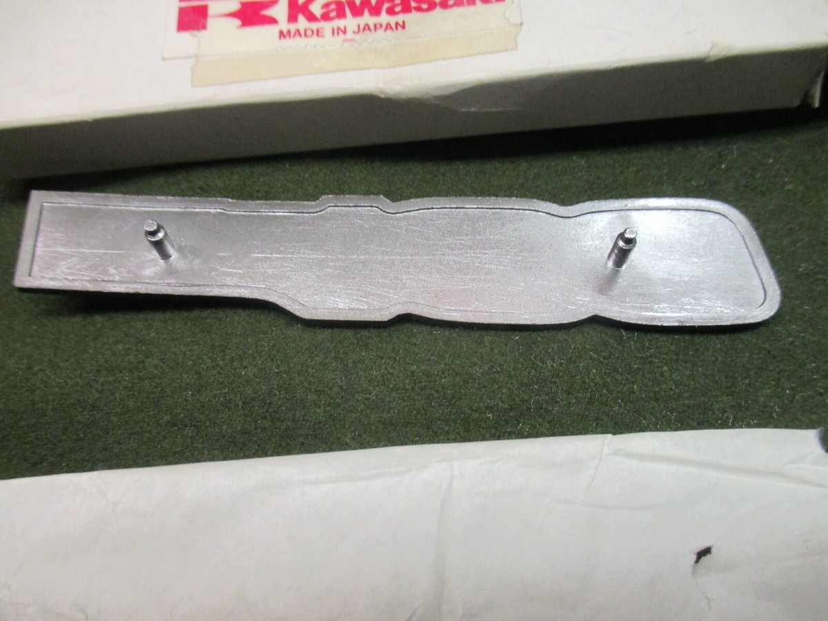 KAWASAKI KZ400 1976 1977 S2 S3 SIDE COVER EMBLEM FACTORY NOS 56018