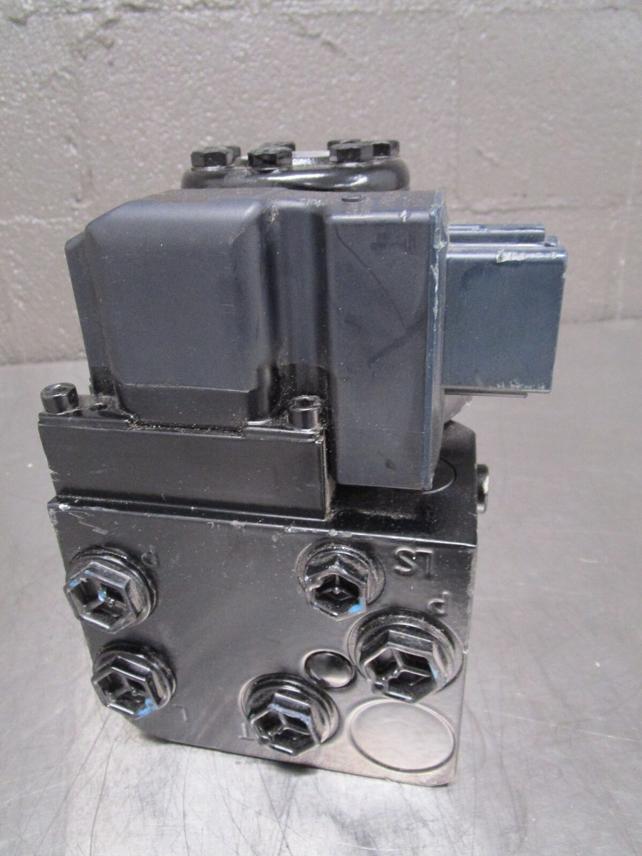 New CNH Danfoss 48138849 Case Construction Steering Valve | eBay