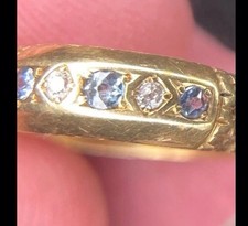 18ct VINTAGE 1945 GOLD WEDDING RING  WITH DIAMONDS (2)+ GEM STONES (3) ANTIQUE.