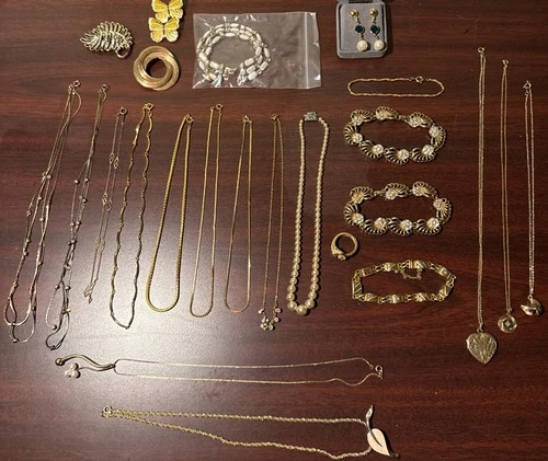 Vintage Gold Tone Jewelry Lot Necklace 25 pieces Costume Jewelry Estate Sale