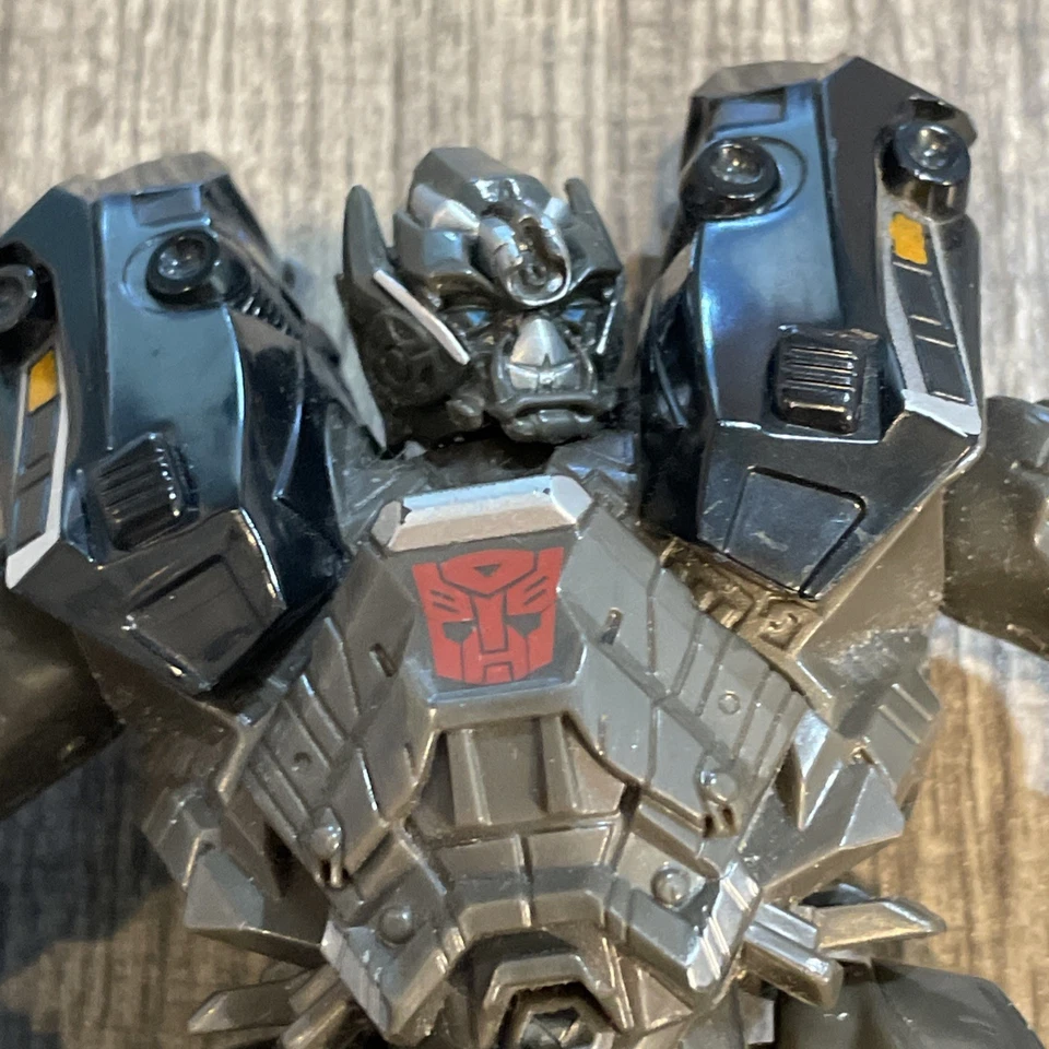 2011 Hasbro Transformers Dark of the Moon Ironhide Figure 6" - Image 3 of 4