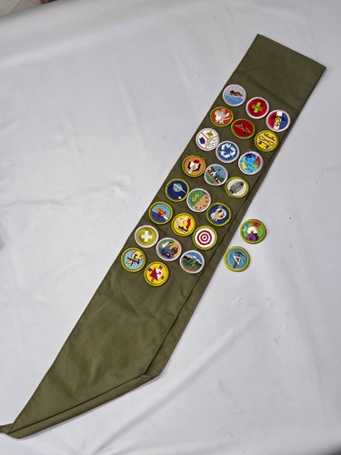 1980s BSA Olive Green Sash w 25 Merit Badges Apprx 30" Long Bandolier Pristine