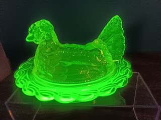 Vaseline Glass Hen On Nest excellent condition