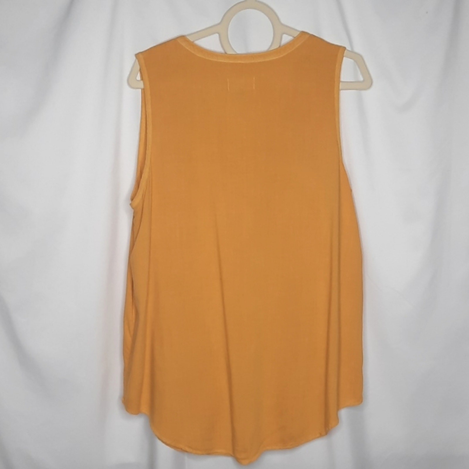 Universal Thread Sleeveless Split V-Neck Top Must… - image 4