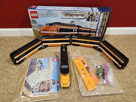 Lego 10233 - Horizon Express w/Extra Cars & 2 Base Plates