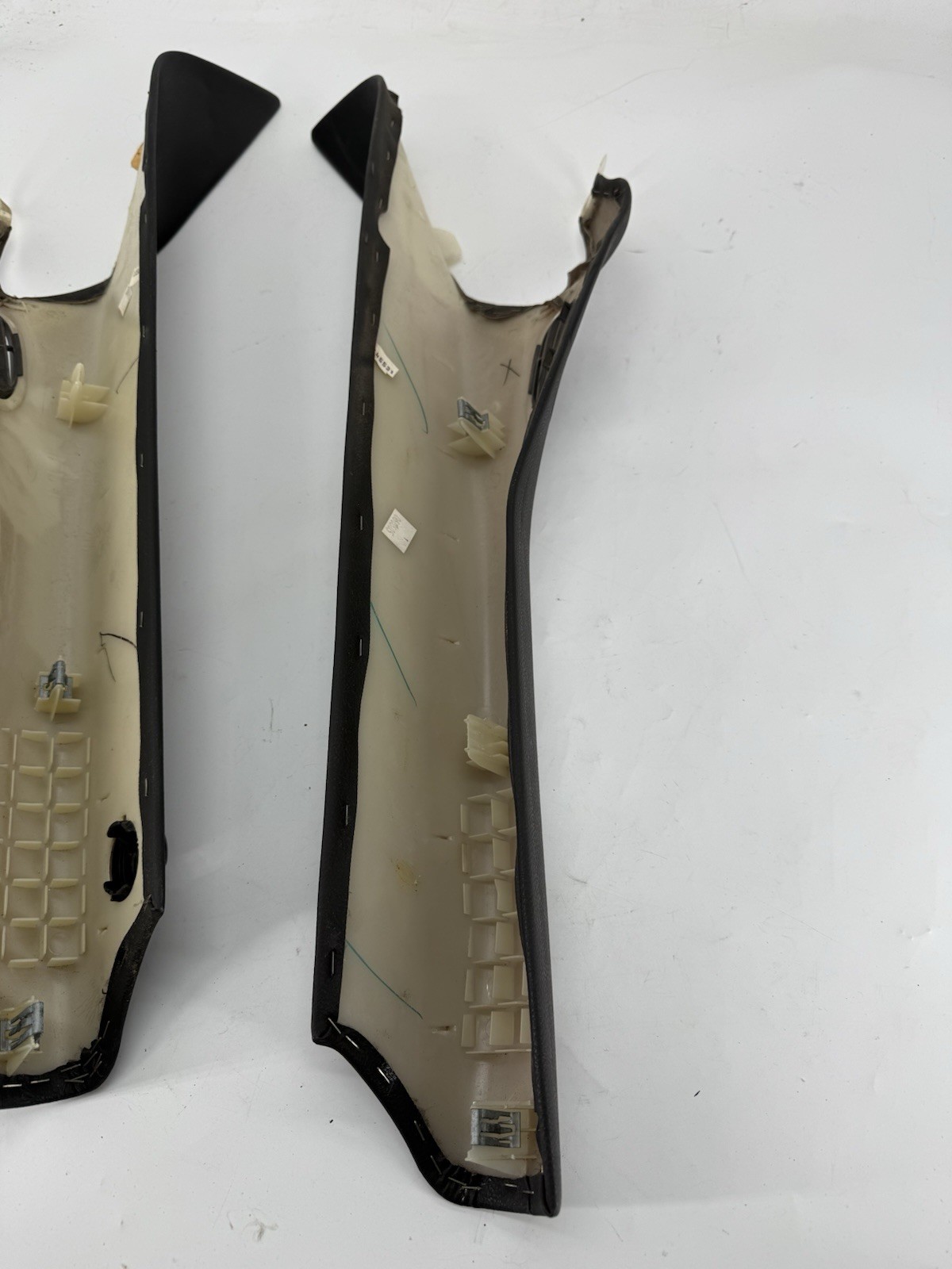 05-13 CHEVROLET CORVETTE C6 FRONT LEFT RIGHT WINDSHIELD PILLAR TRIM SET BLACK OE