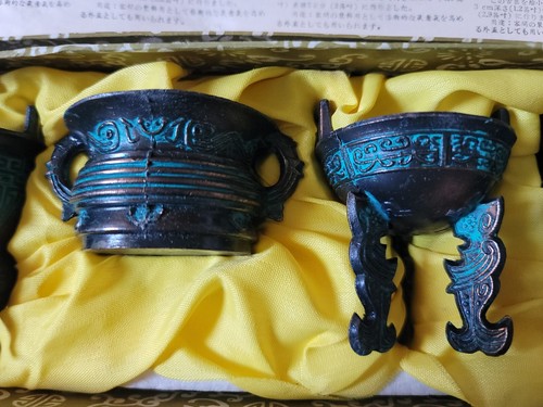 Vintage Set of 5 Chinese Bronze Small Ding Leiwen Tripods In Box - Picture 6 of 12