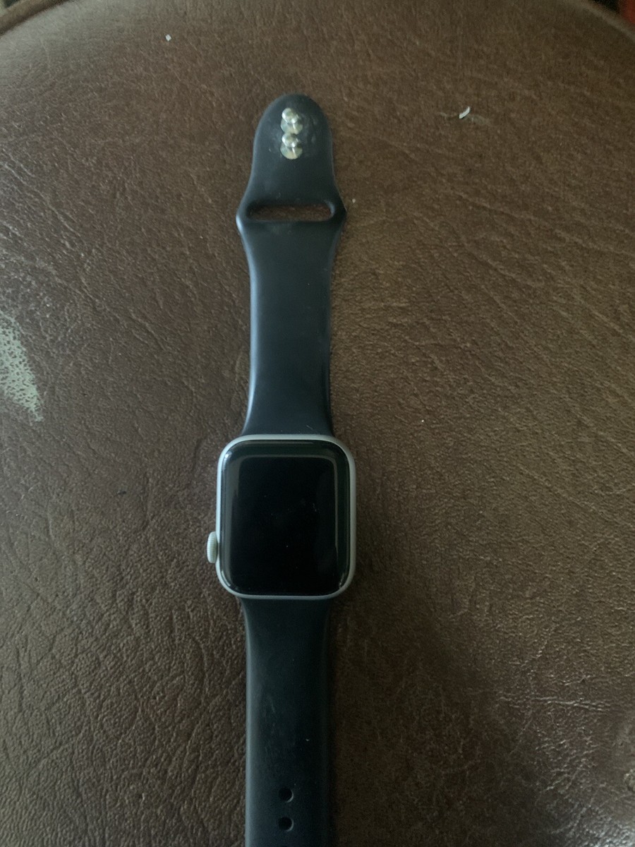 Apple Watch Series 5 40mm Space Gray Aluminum Case Black Sport