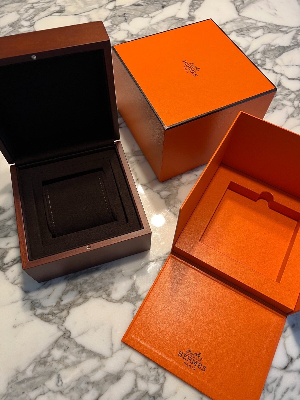 Hermes B03 Luxurious Precious Walnut Wood Watch Box Impressive Model New!