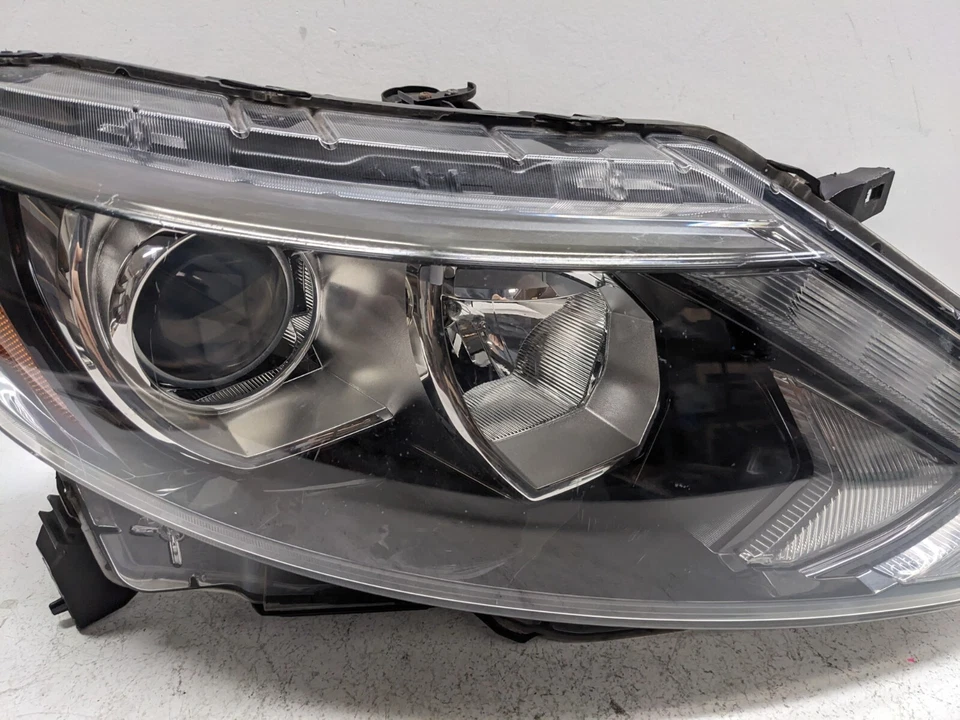 Faro delantero derecho pasajero Nissan Rogue Sport halógeno 2017-2019 BL5 Foto 4 de 4