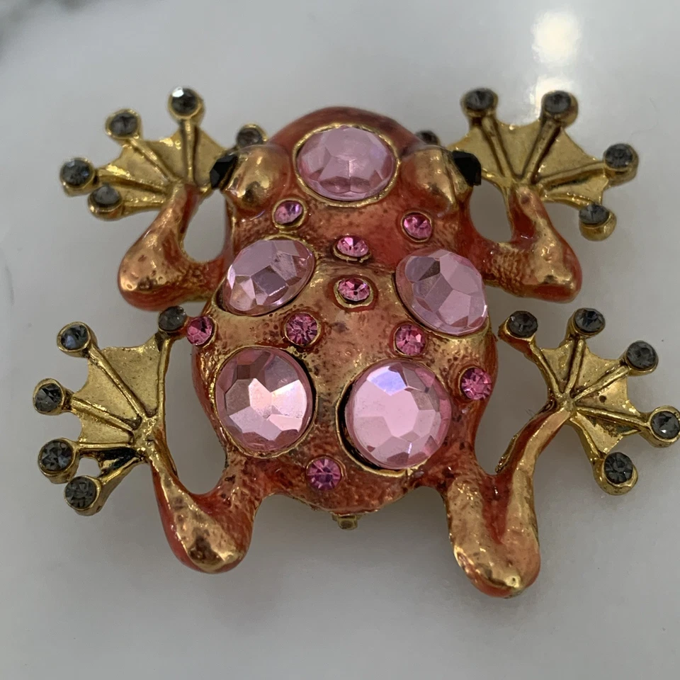 FUNKY LARGE ENAMEL FROG PIN PINK ACRYLIC AND CRYSTALS CONTEMPORARY FASHION - Image 3 of 4