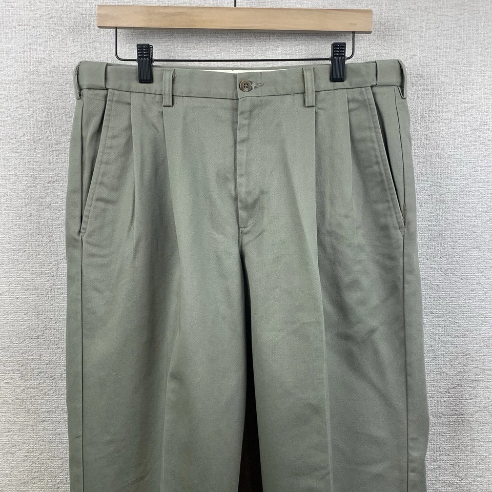 Calça chino masculina HAGGAR tamanho 34 x 29 (27,5) frente plissada oliva cintura expansível - Imagem 2 de 4