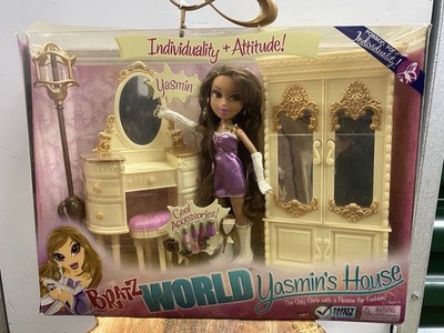 Bratz World Yasmin s House Doll 2004 MGA Rare New in Box Damaged Packaging