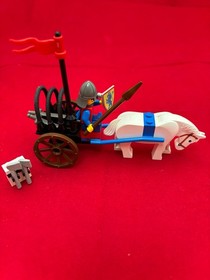 LEGO Castle: Knights' Arsenal (6016) 100% complete with instructions.