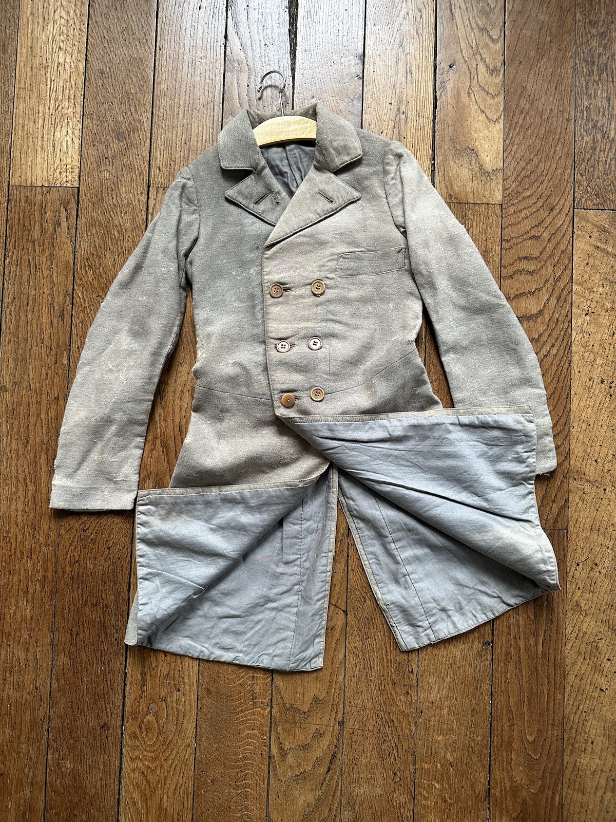 Finger coat coat dress young man boy old