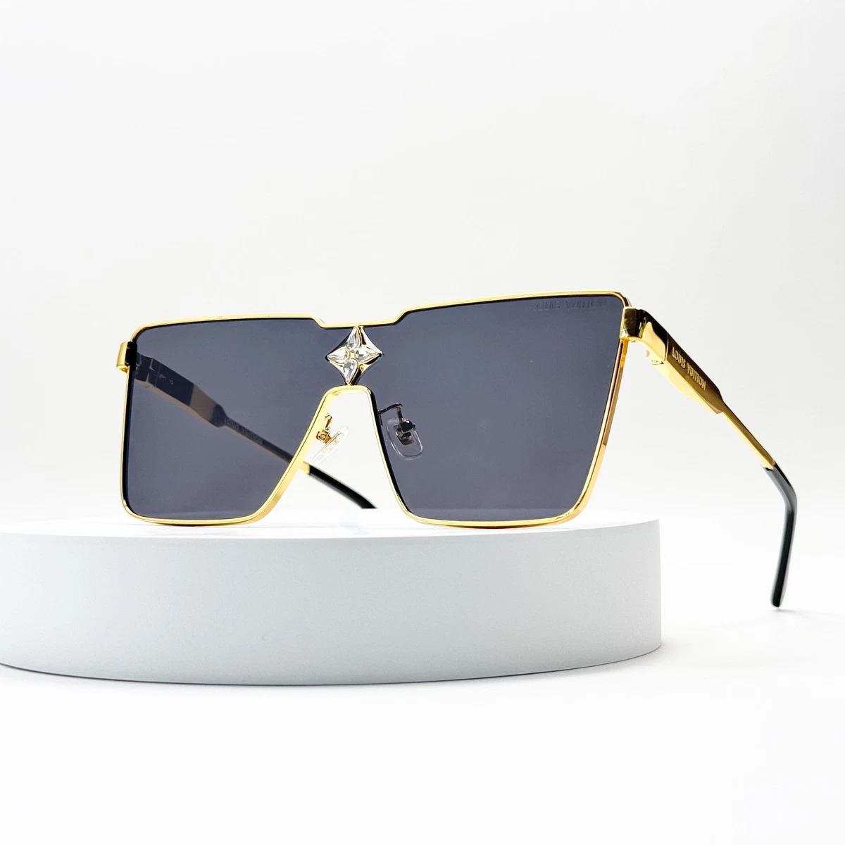 Preços baixos em Óculos de Sol Espelhado Louis Vuitton para Homens