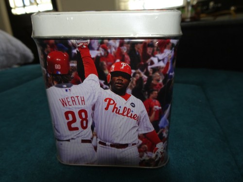 RYAN HOWARD TURKEY HILL COLLECTIBLE BANK & BASEBALL PHILLIES GREAT NIB - Picture 2 of 5