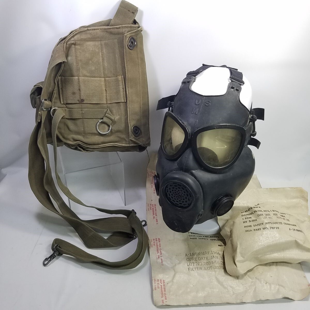 Vtg US Army Gas Mask ABC-M17 Canvas Bag Filters Issue Bags