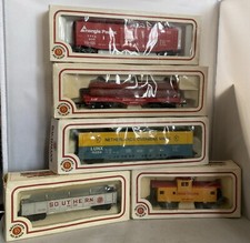 LOT of 5 Bachmann 5501, 25743, 70254, 1246 25743 HO Scale Train Car
