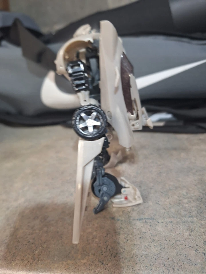 Transformers Dark Of The Moon Deluxe Sideswipe - Image 2 of 4