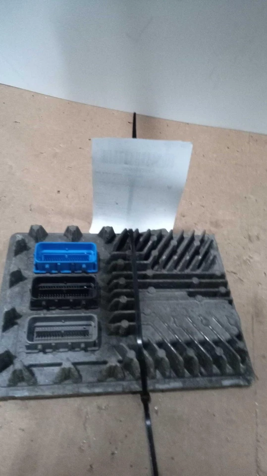 Chevrolet Suburban 1500 2015 módulo de control del motor ECM OEM 146 k millas gris Foto 2 de 4