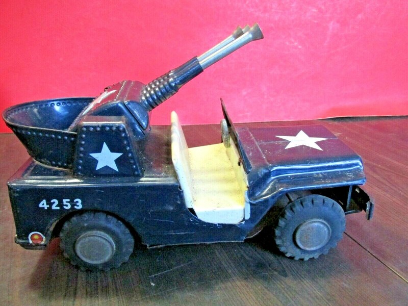 VINTAGE WWII ARMY JEEP FRICTION TOY POM POM GUNS COLLECTOR CAR AUTO JAPAN RARE