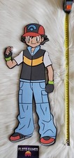 PLV Décoration RARE Pokémon - Sacha 52 CM - Floto Games