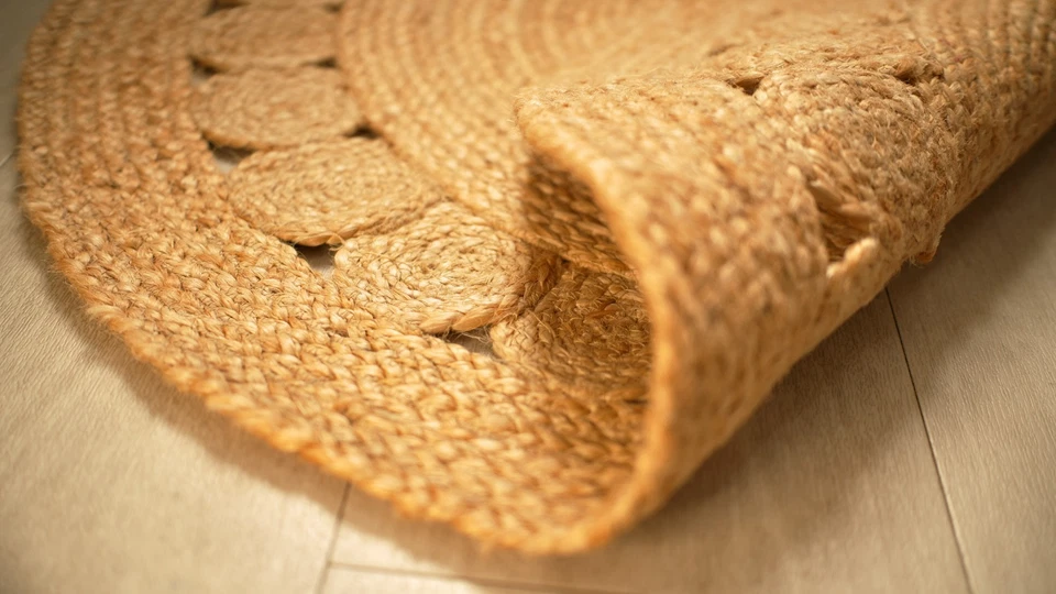 DivineHandicrafts Round Jute Area Rug, Natural Beige, Handwoven Braided Design, - Image 4 of 4