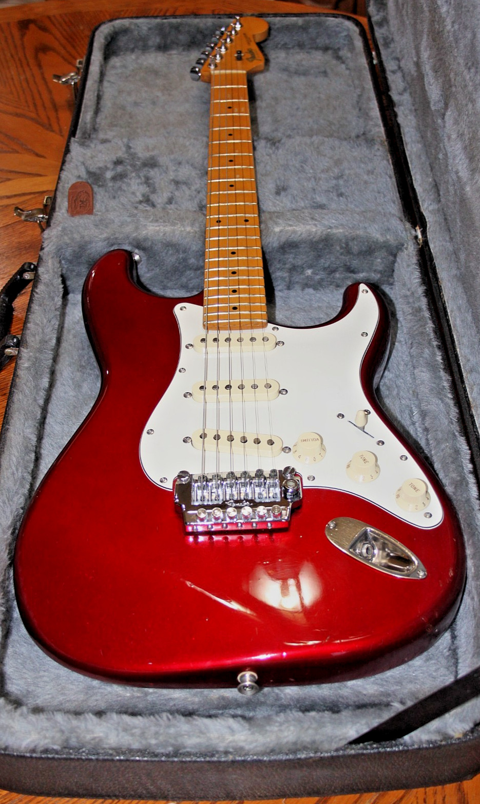 1980s FENDER STRATOCASTER ELECTRIC GUITAR  - MADE IN JAPAN - CANDY APPLE RED