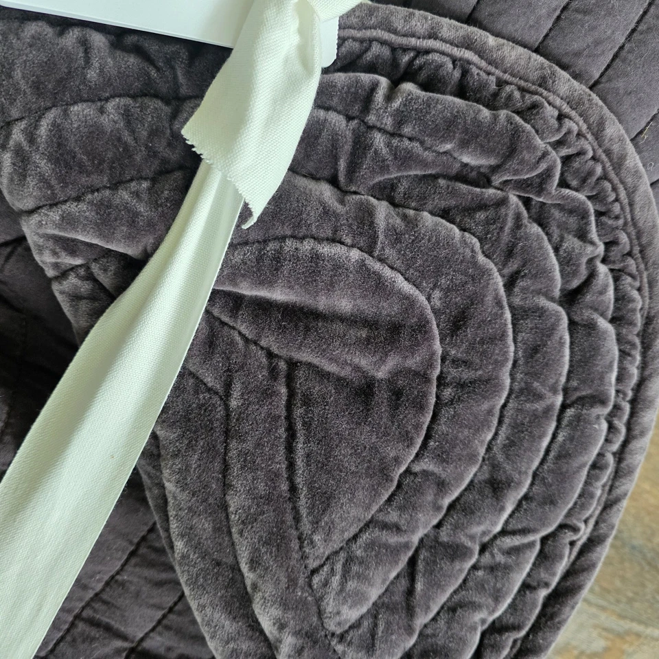 Pottery Barn Velvet Heirloom Scallop Full Queen Quilt Fig NEW - Image 4 of 4