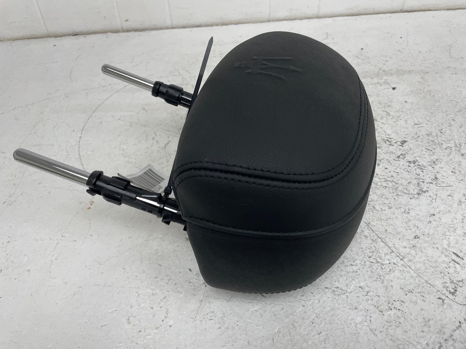 2017-2024 MASERATI LEVANTE REAR RIGHT SEAT HEADREST BLACK LEATHER