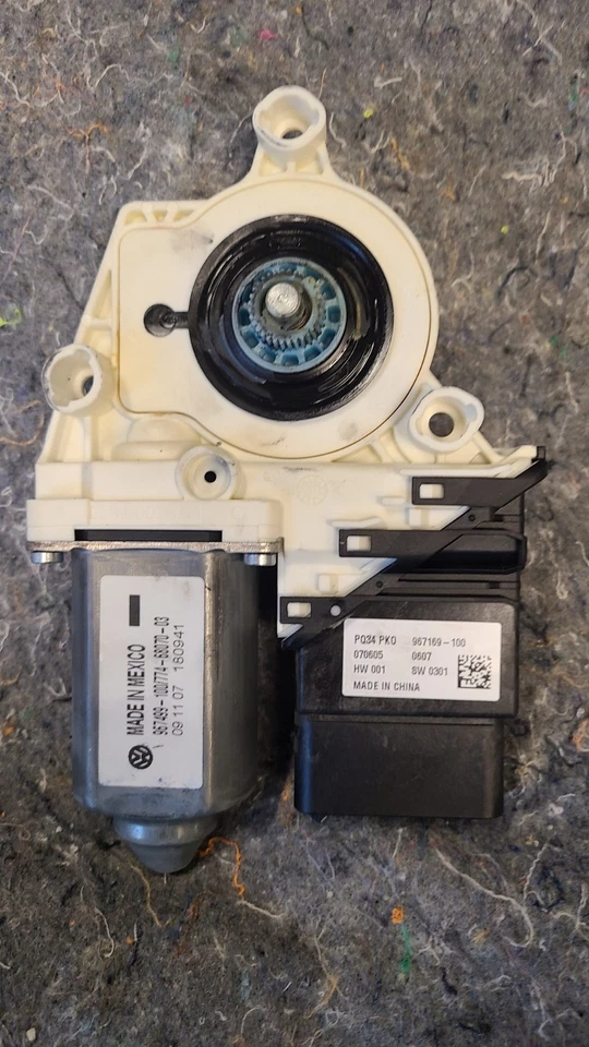 03-10 VW New Beetle Left Driver Window Regulator Motor OEM - Image 2 of 3