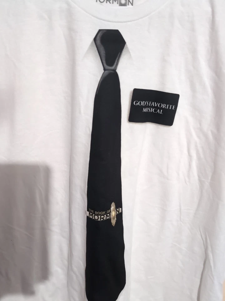 Camiseta Libro de Mormón Broadway Broadway Favorita Musical de Dios Talla Grande Foto 4 de 4