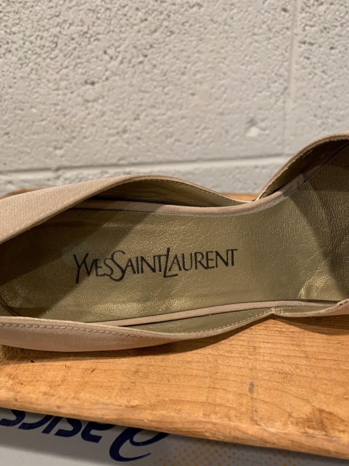 Tacchi vintage in tessuto Yves Saint Laurent beige luccicante 8 M