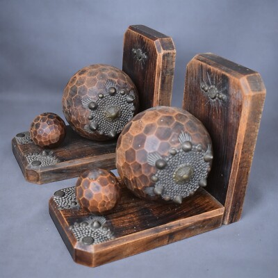 Buchstützen aus Holz und Metall, Wabenmotiv, signiert 'Le Mont-Dore' Vintage