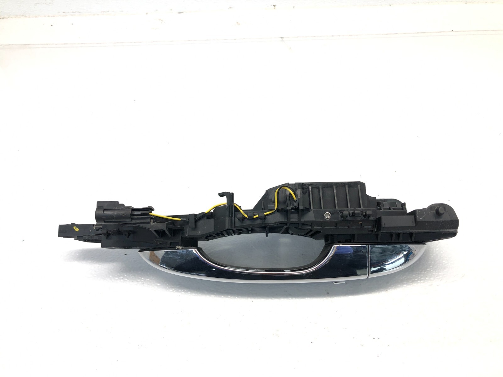 2017-2020 MASERATI LEVANTE RIGHT PASSENGER REAR EXTERIOR DOOR HANDLE OEM