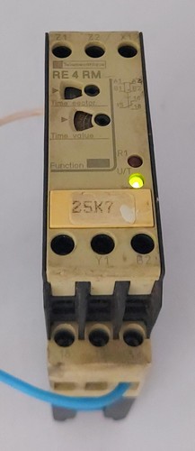 Telemecanique RE4RM11BU 0.05s-300h Time Relay 110-240V - Picture 3 of 10