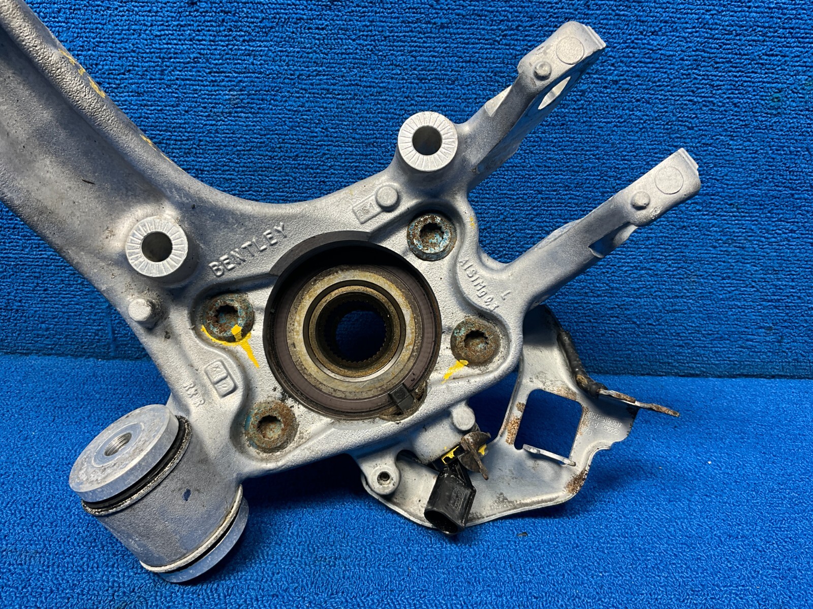 2006 - 2012 BENTLEY CONTINENTAL GTC REAR LEFT SPINDLE KNUCKLE OEM