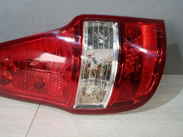 2010 Hyundai Elantra GT i30 cw Rear,Left Halogen TailLight 92401 2L100 - image 3 of 4