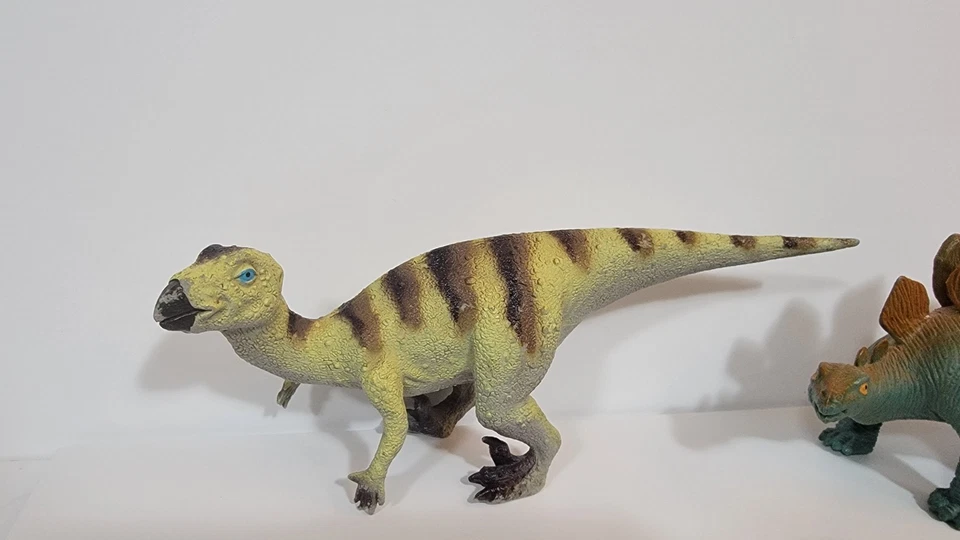 TM 2000 Lot of 5 Dinosaurs Stegosaurus Triceratops Velociraptor Vintage Figures - Image 2 of 4