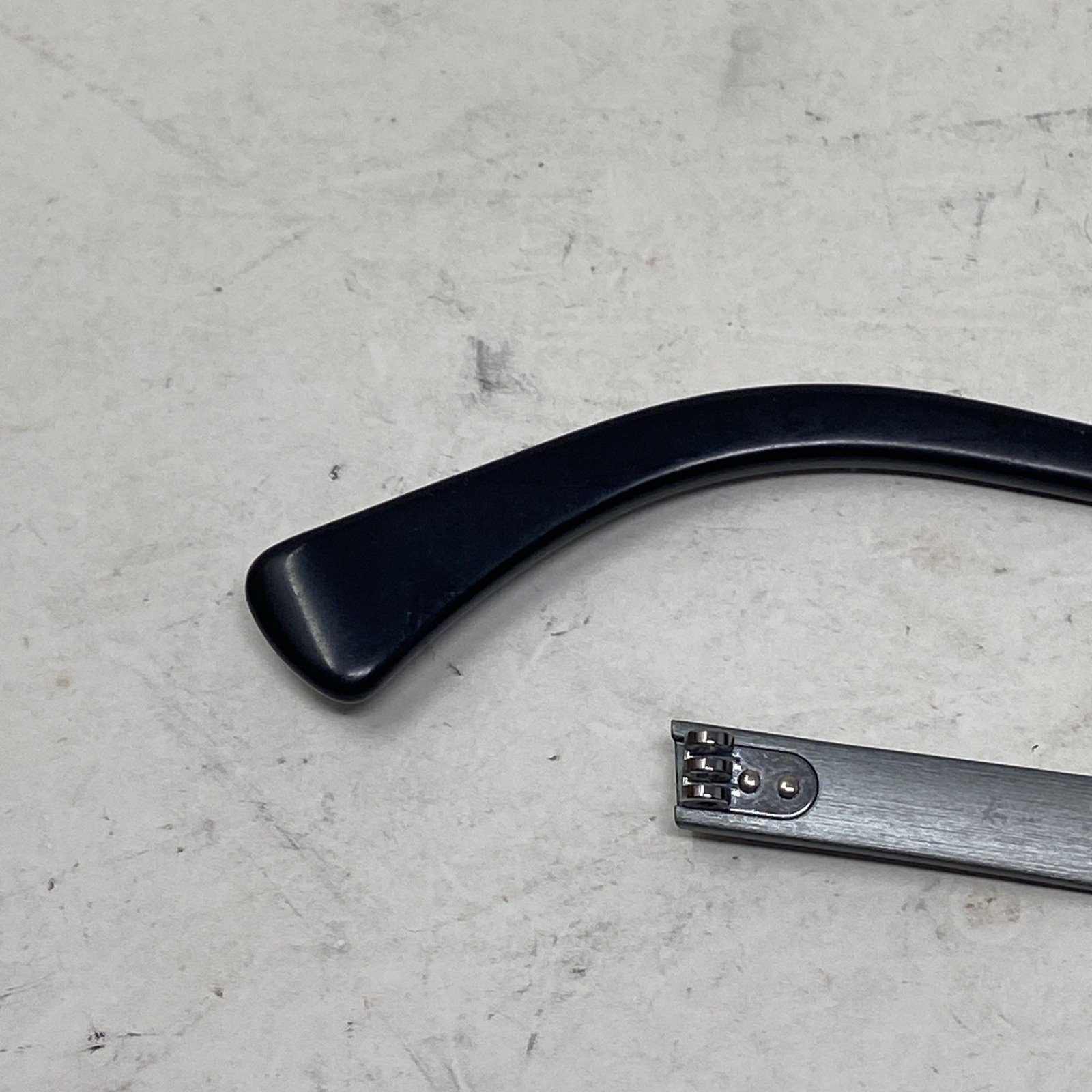 Ray-Ban RB3507 137 ALUMINUM GRAY TEMPLE ARM PARTS 170