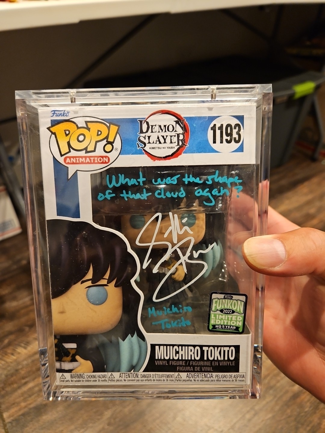 Funko Pop Muichiro Tokito firmado y citado