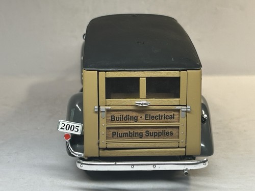 Crown Premiums Pro Hardware 1937 Studebaker Woody W/Surf Board 1:24 Die Cast - Picture 12 of 15