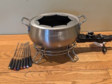 Cuisinart CFO-3SS 3 QT Electric Fondue Set 1000 Watts EUC Used Once!