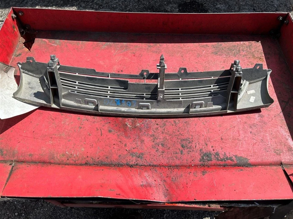 Grille Fits 96-97 MAZDA 626 253957 - Image 2 of 2