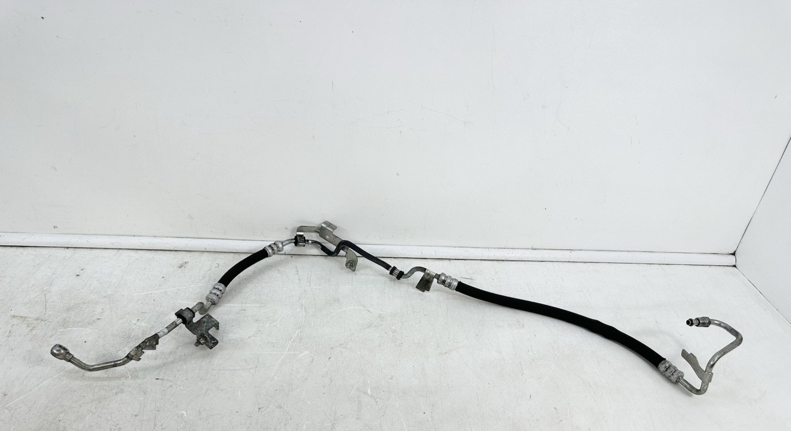 2014-2021 MASERATI GHIBLI POWER STEERING PUMP OIL HOSE TUBE LINE 670007690 OEM