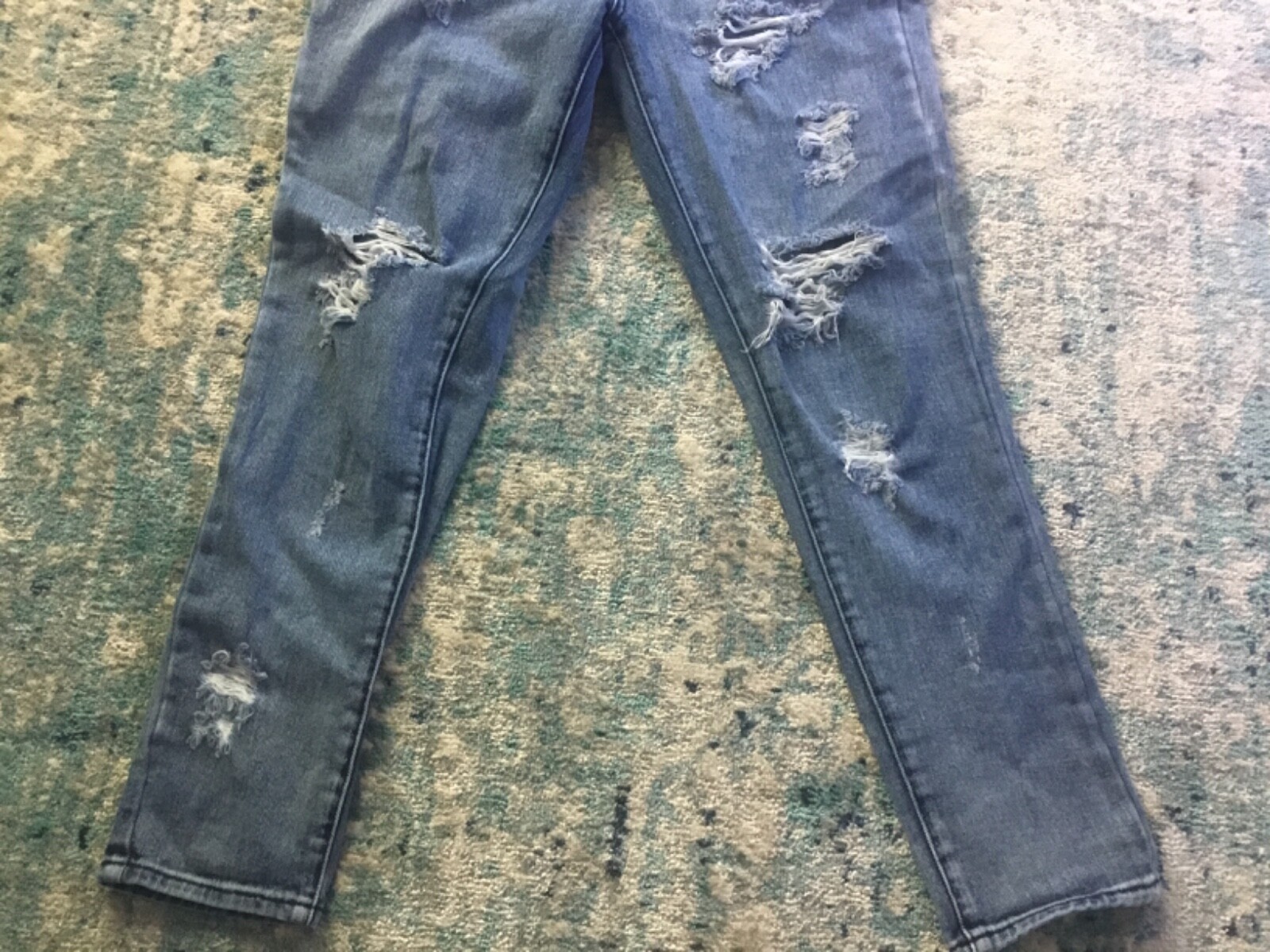 Brandy Melville Size 27 Distressed Ripped Jeans Gem