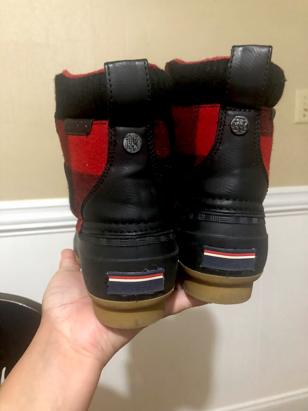 Tommy Hilfiger Womens Size 6 Retina Outdoor Snow Boot in Black Blue Red
