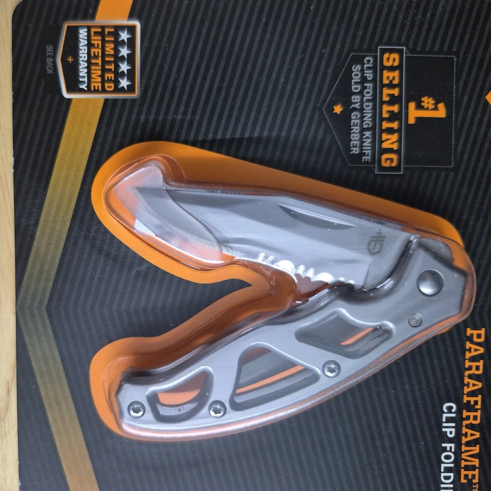 Navaja de Bolsillo Ligera Gerber Paraframe™ Clip - Tanto, Fina, Borde Serrado Foto 4 de 4