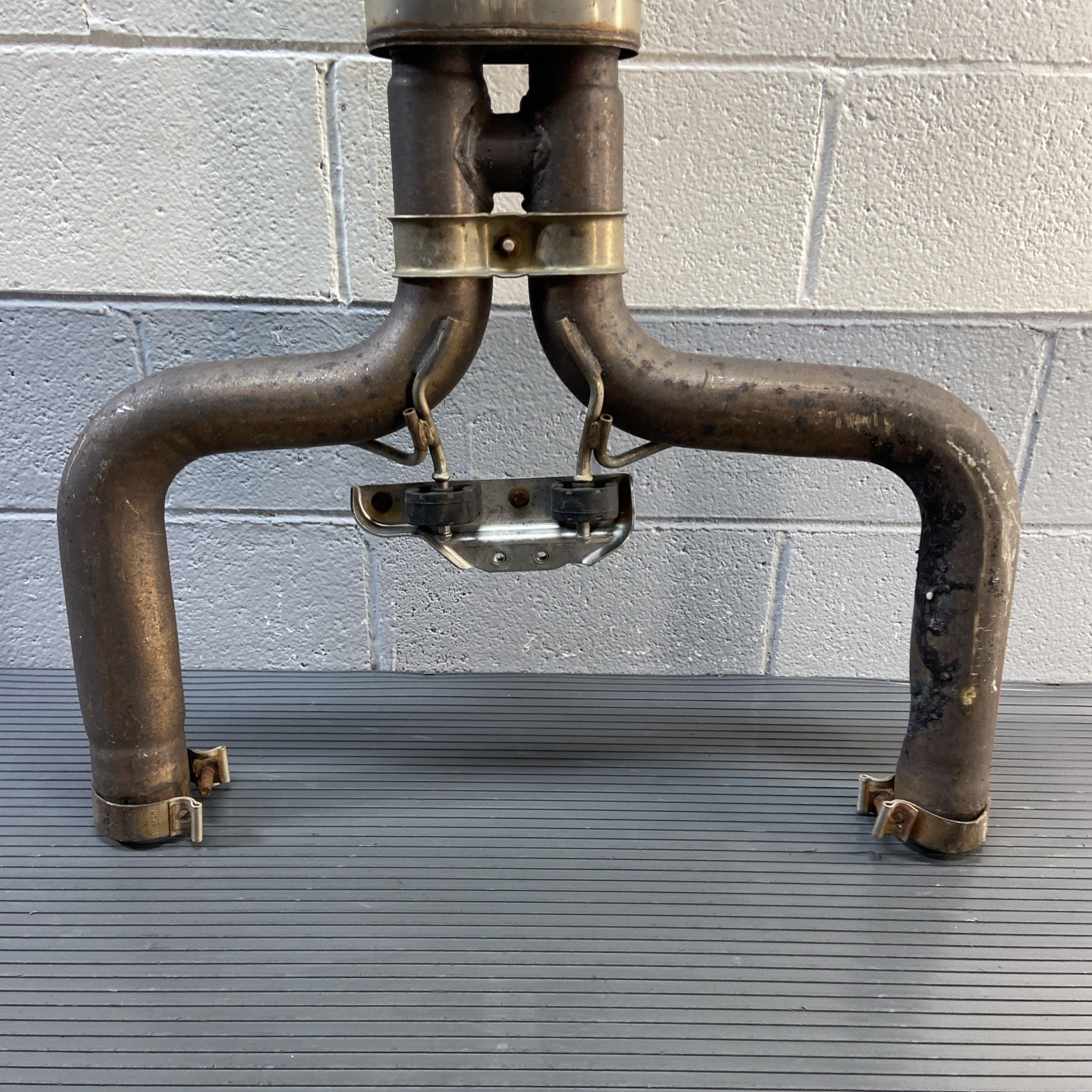 2014-2020 Maserati Ghibli M157 3.0L Exhaust Muffler Center Resonator OEM